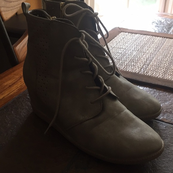 Booties🌺 - Picture 2 of 5